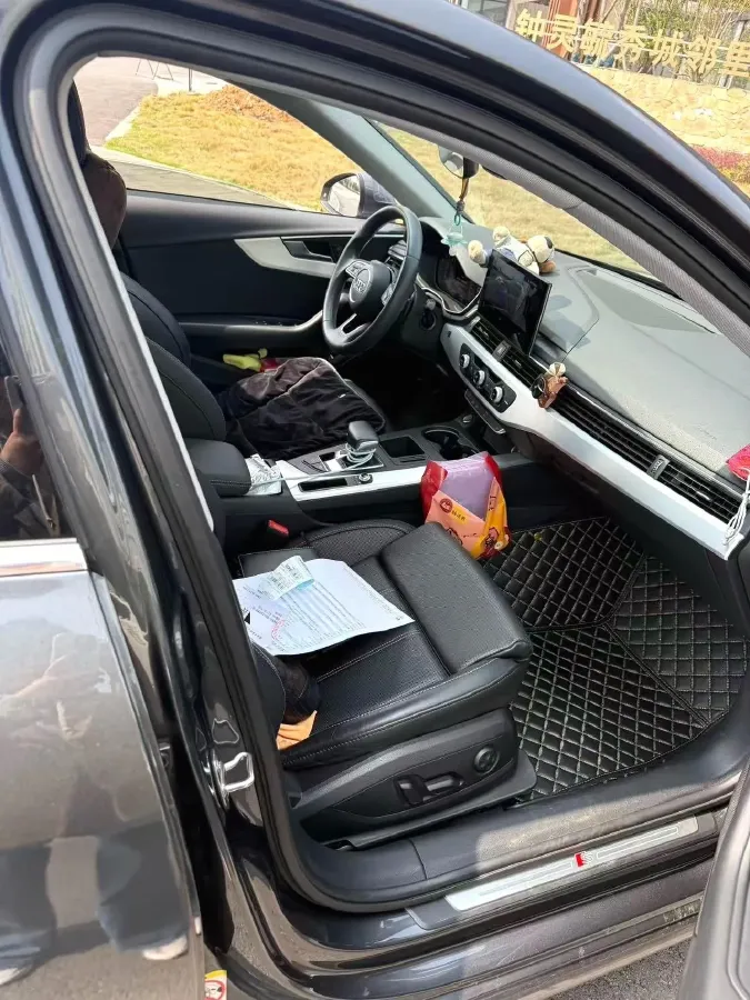 2022 Audi A4L 2.0T 190HP L4 7DCT,autocango,china used car exporter,china ev exporter,chinese used car exporter,chinese used ev exporter