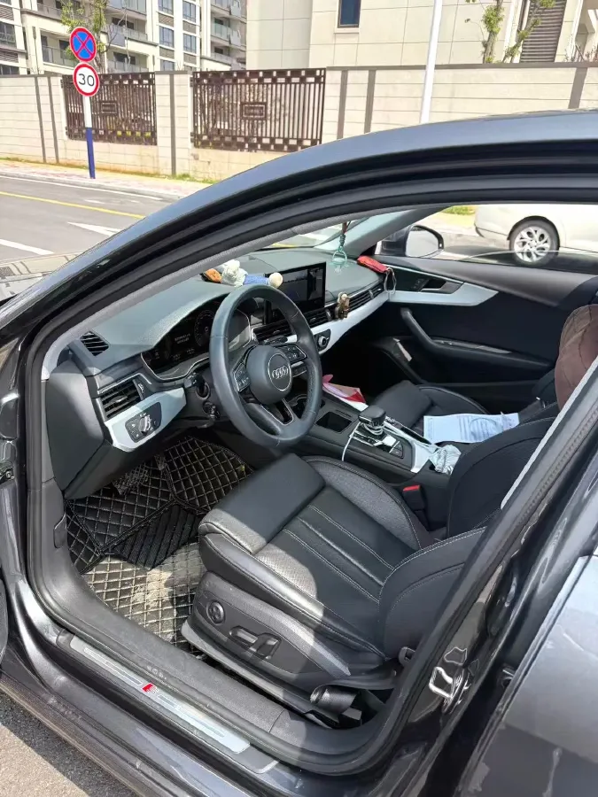 2022 Audi A4L 2.0T 190HP L4 7DCT,autocango,china used car exporter,china ev exporter,chinese used car exporter,chinese used ev exporter