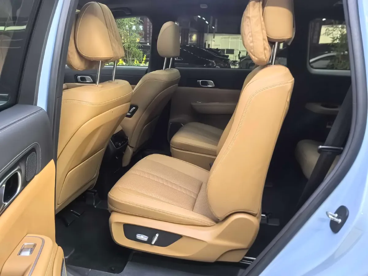 2020 Li ONE Range Extended 131HP REEV 40.5KWH,autocango,china used car exporter,china ev exporter,chinese used car exporter,chinese used ev exporter