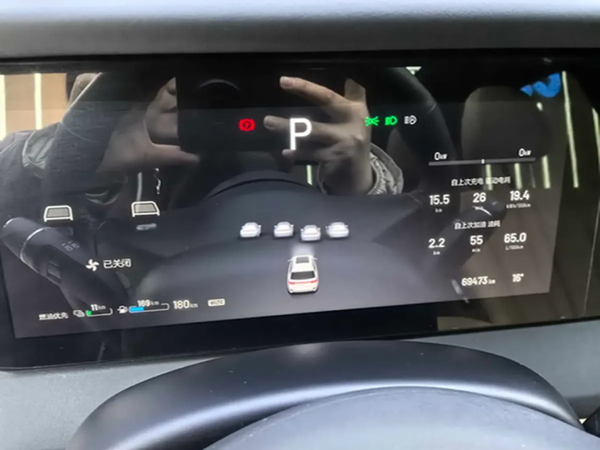 2020 Li ONE Range Extended 131HP REEV 40.5KWH,autocango,china used car exporter,china ev exporter,chinese used car exporter,chinese used ev exporter