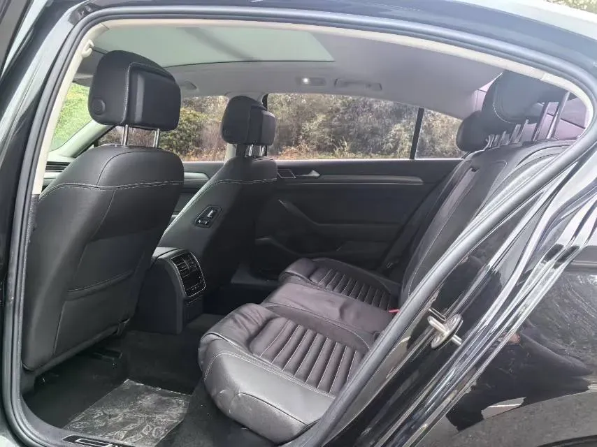 2020 Volkswagen Magotan 2.0T 186HP L4 7DCT,autocango,china used car exporter,china ev exporter,chinese used car exporter,chinese used ev exporter