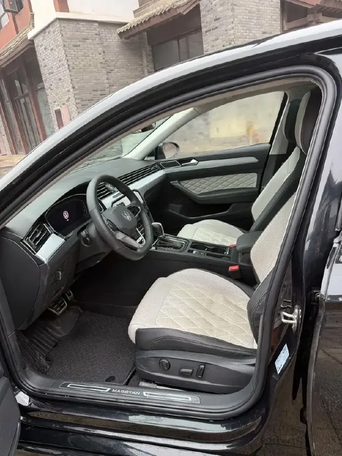 2023 Volkswagen Magotan 2.0T 186HP L4 7DCT,autocango,china used car exporter,china ev exporter,chinese used car exporter,chinese used ev exporter