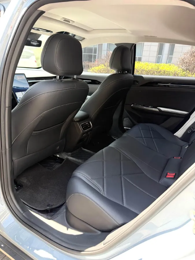 2023 Geely Galaxy L6 1.5T 163HP L4 3DHT PHEV,autocango,china used car exporter,china ev exporter,chinese used car exporter,chinese used ev exporter