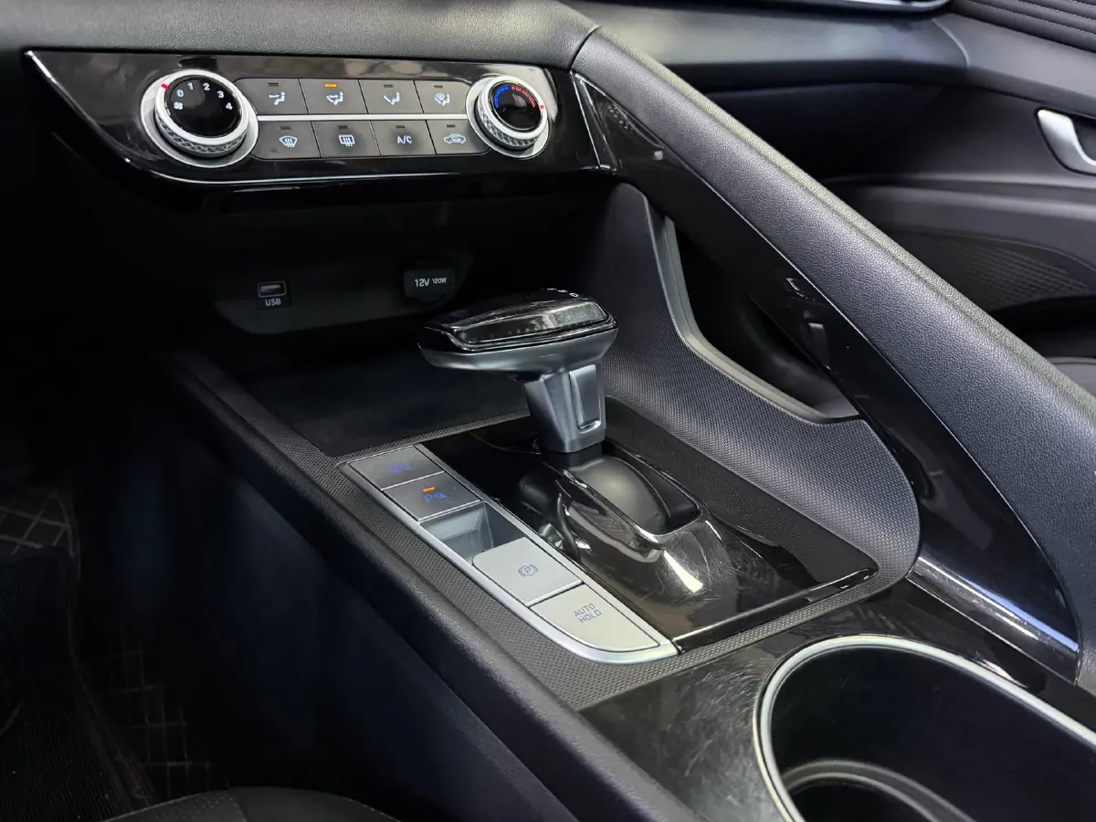 2022 Hyundai Elantra 1.5L 115HP L4 CVT,autocango,china used car exporter,china ev exporter,chinese used car exporter,chinese used ev exporter