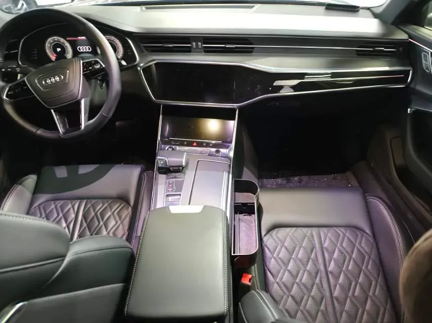 2025 Audi A6L 2.0T 245HP L4 7DCT,autocango,china used car exporter,china ev exporter,chinese used car exporter,chinese used ev exporter