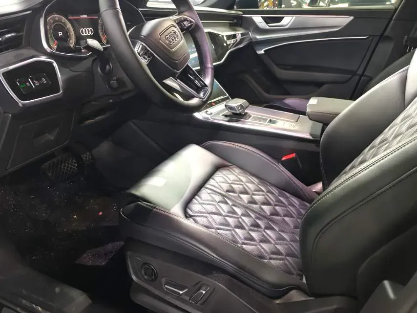 2025 Audi A6L 2.0T 245HP L4 7DCT,autocango,china used car exporter,china ev exporter,chinese used car exporter,chinese used ev exporter