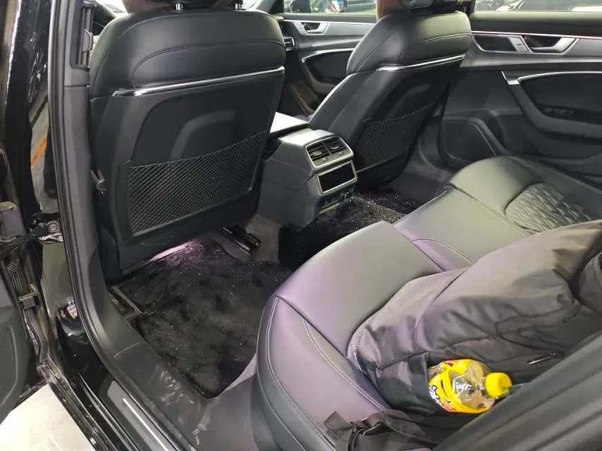 2025 Audi A6L 2.0T 245HP L4 7DCT,autocango,china used car exporter,china ev exporter,chinese used car exporter,chinese used ev exporter