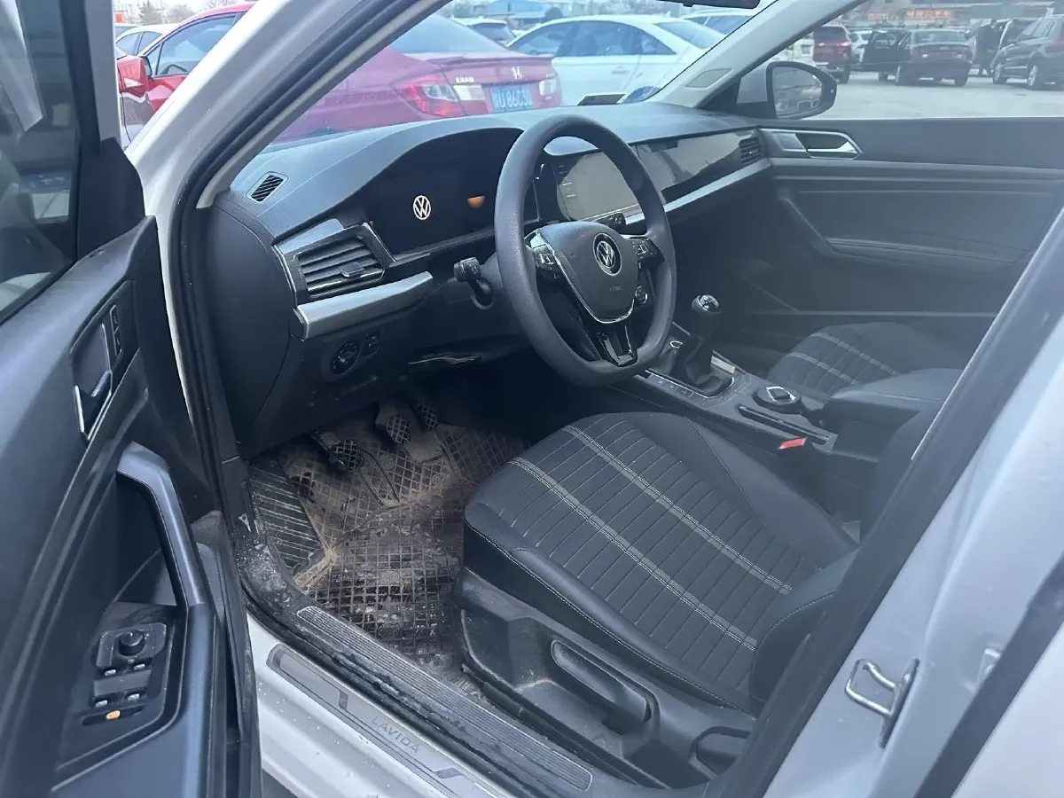 2021 Volkswagen Lavida 1.5L 113HP L4 5MT,autocango,china used car exporter,china ev exporter,chinese used car exporter,chinese used ev exporter