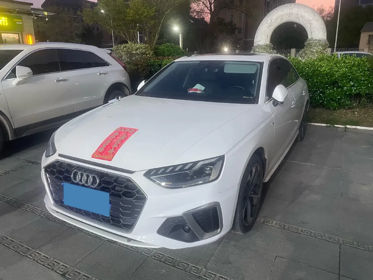 2022 Audi A4L 2.0T 190HP L4 7DCT,autocango,china used car exporter,china ev exporter,chinese used car exporter,chinese used ev exporter