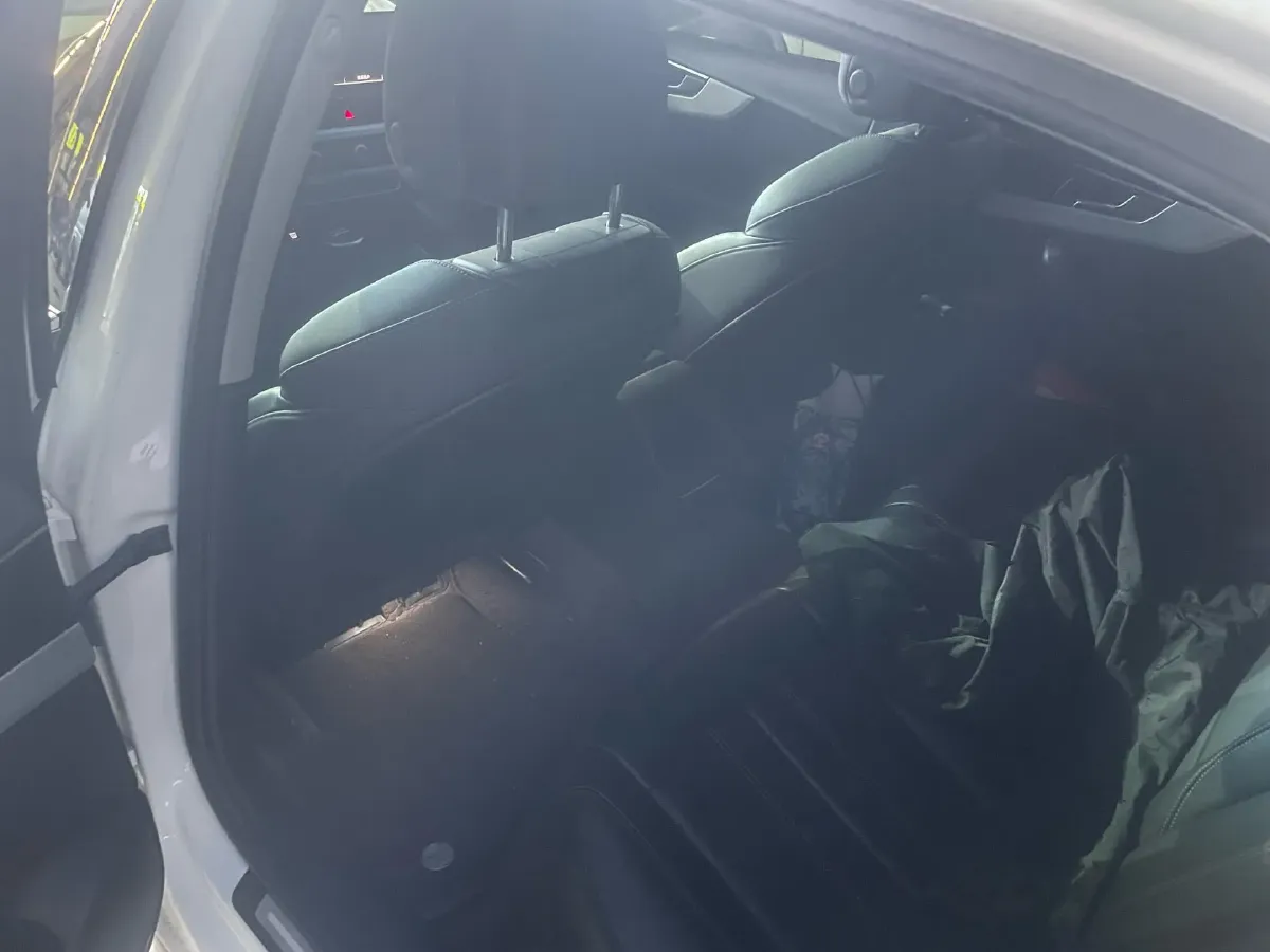 2022 Audi A4L 2.0T 190HP L4 7DCT,autocango,china used car exporter,china ev exporter,chinese used car exporter,chinese used ev exporter