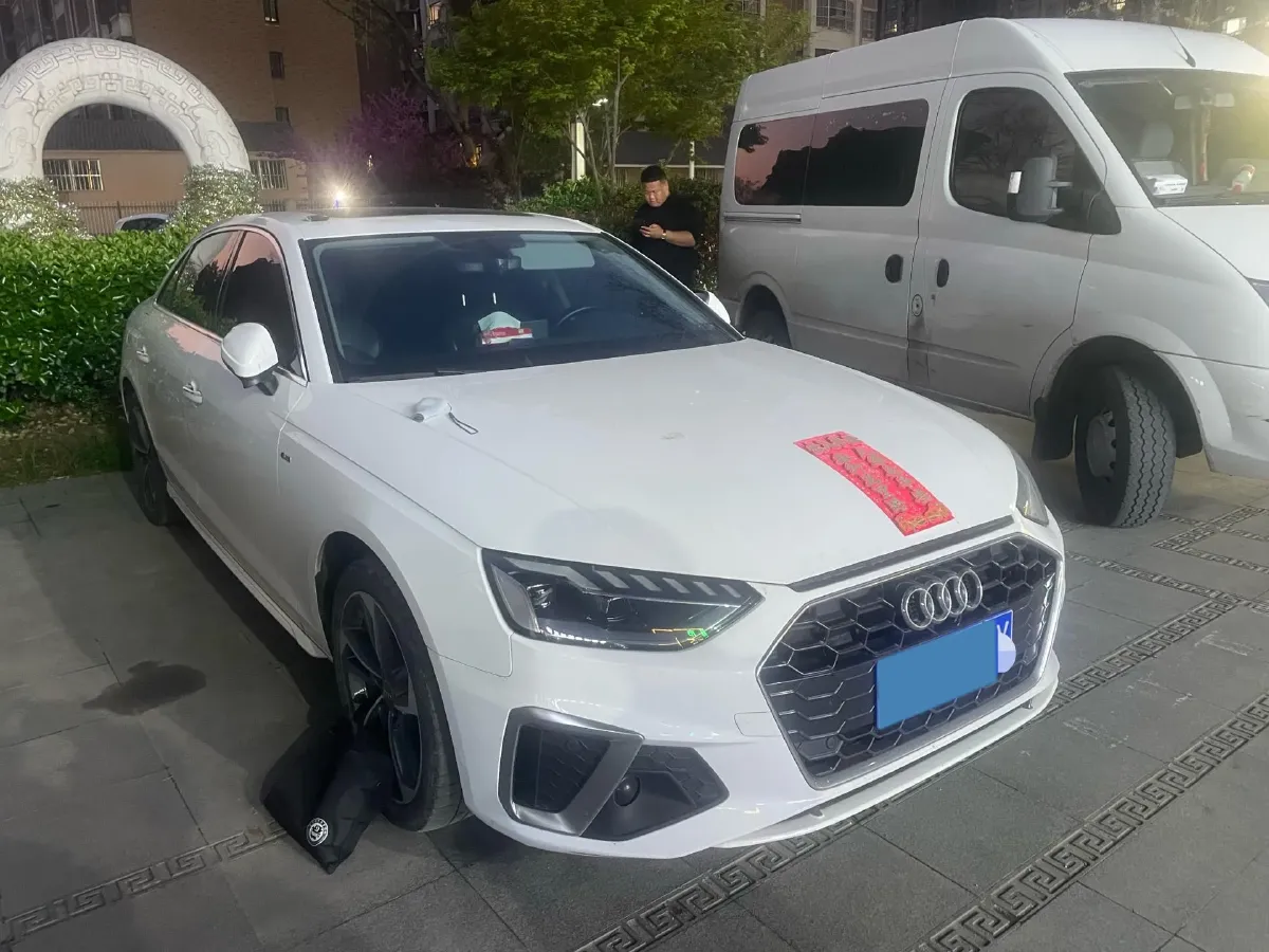 2022 Audi A4L 2.0T 190HP L4 7DCT,autocango,china used car exporter,china ev exporter,chinese used car exporter,chinese used ev exporter