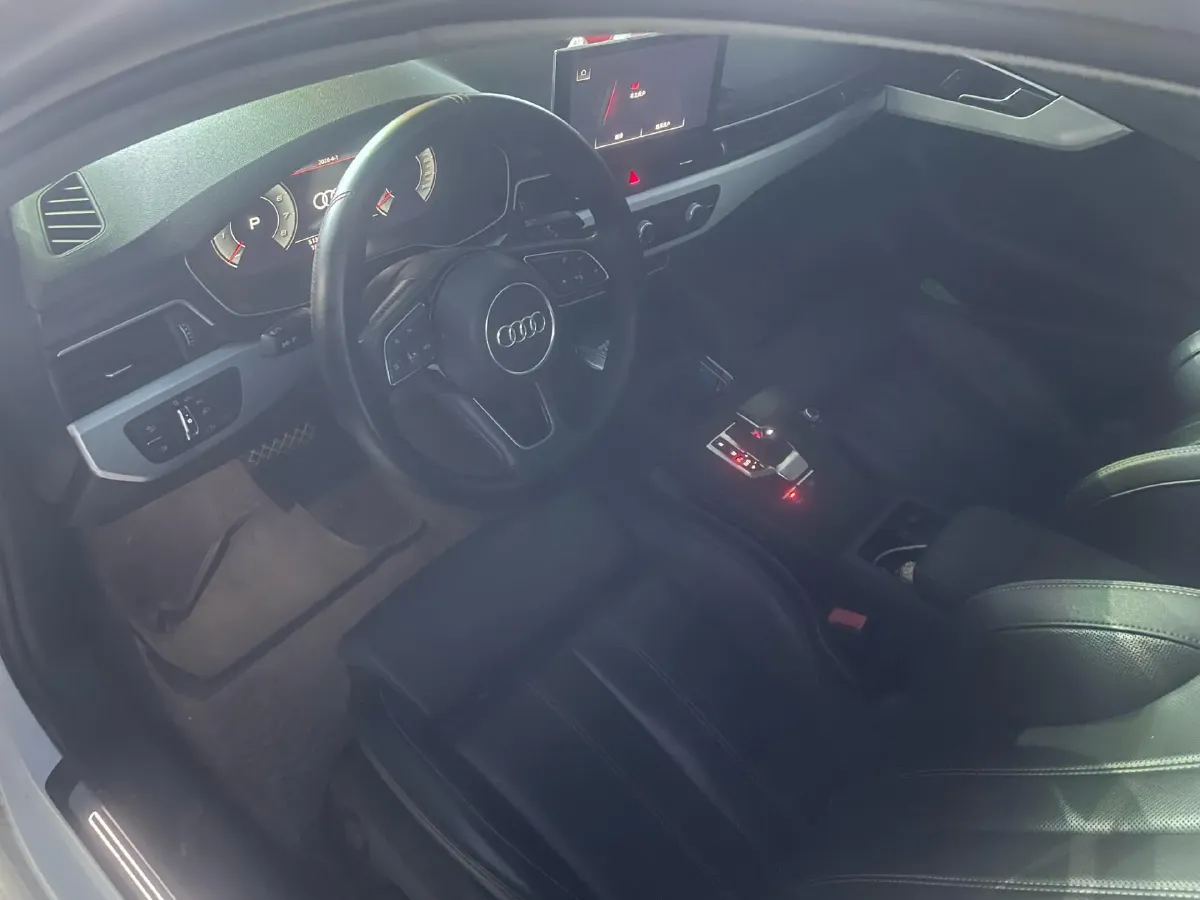 2022 Audi A4L 2.0T 190HP L4 7DCT,autocango,china used car exporter,china ev exporter,chinese used car exporter,chinese used ev exporter