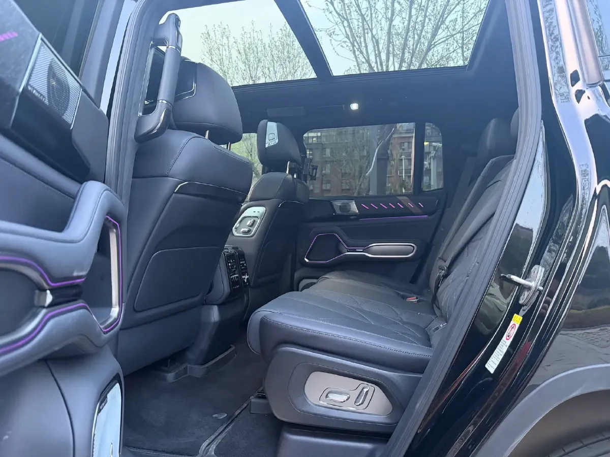 2025 FangChengBao Bao 8 2.0T 245HP L4 E-CVT PHEV 36.8KWH,autocango,china used car exporter,china ev exporter,chinese used car exporter,chinese used ev exporter