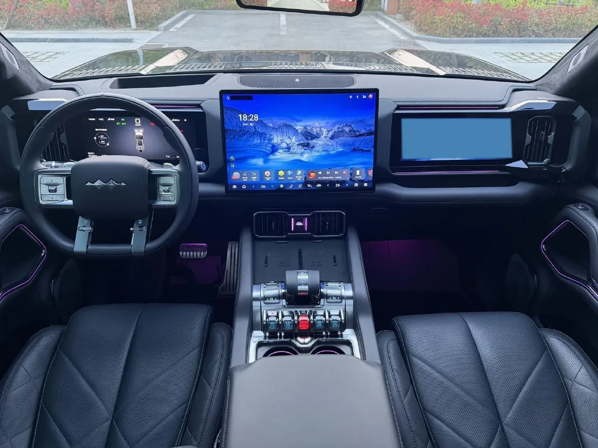 2025 FangChengBao Bao 8 2.0T 245HP L4 E-CVT PHEV 36.8KWH,autocango,china used car exporter,china ev exporter,chinese used car exporter,chinese used ev exporter