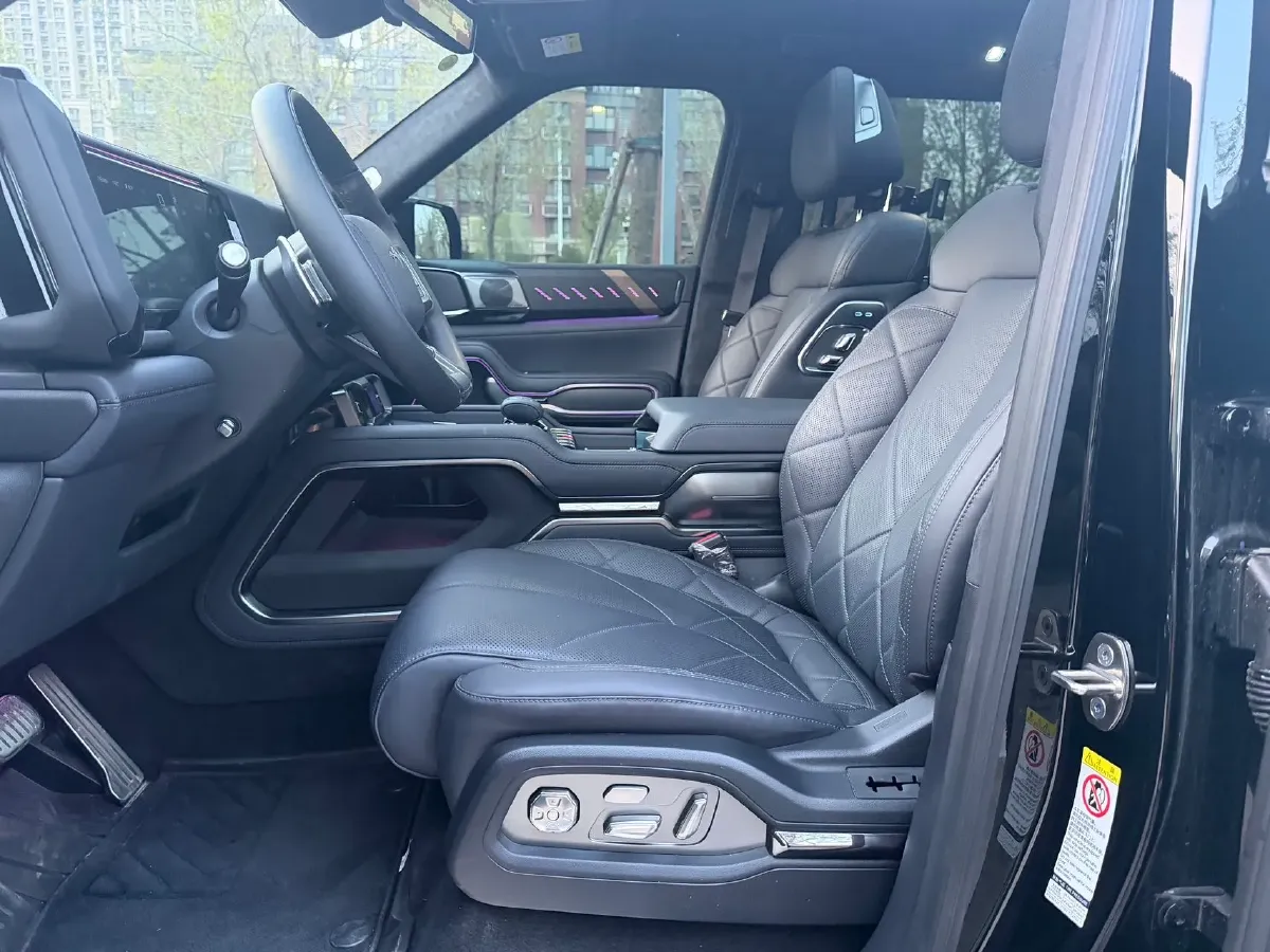 2025 FangChengBao Bao 8 2.0T 245HP L4 E-CVT PHEV 36.8KWH,autocango,china used car exporter,china ev exporter,chinese used car exporter,chinese used ev exporter