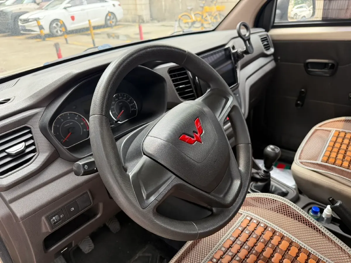 2021 WuLing RongGuang Mini Truck 1.2L 76HP L4 5MT,autocango,china used car exporter,china ev exporter,chinese used car exporter,chinese used ev exporter