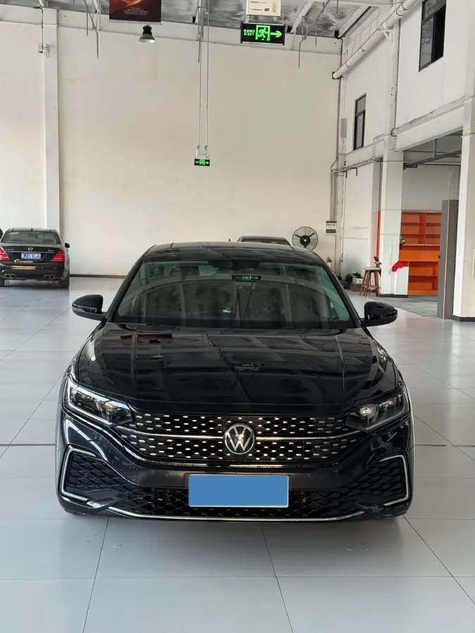 2021 Volkswagen Passat 2.0T 186HP L4 7DCT,autocango,china used car exporter,china ev exporter,chinese used car exporter,chinese used ev exporter