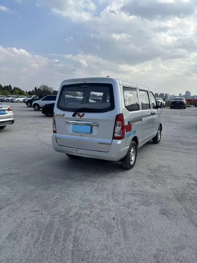 2017 WuLing RongGuang 1.5L 107HP L4 5MT,autocango,china used car exporter,china ev exporter,chinese used car exporter,chinese used ev exporter