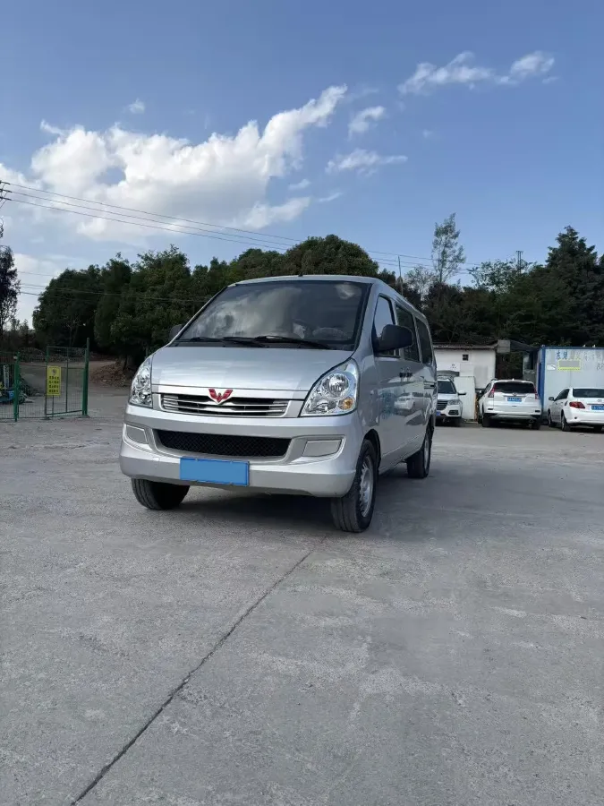 2017 WuLing RongGuang 1.5L 107HP L4 5MT,autocango,china used car exporter,china ev exporter,chinese used car exporter,chinese used ev exporter