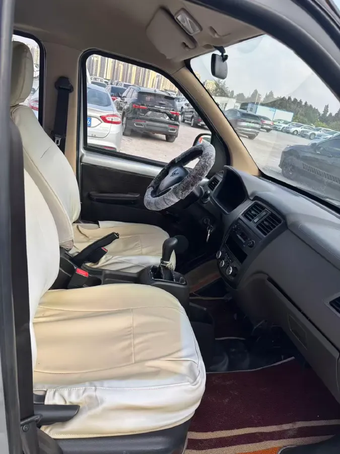 2017 WuLing RongGuang 1.5L 107HP L4 5MT,autocango,china used car exporter,china ev exporter,chinese used car exporter,chinese used ev exporter