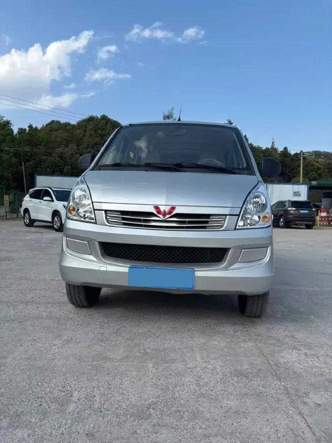 2017 WuLing RongGuang 1.5L 107HP L4 5MT,autocango,china used car exporter,china ev exporter,chinese used car exporter,chinese used ev exporter