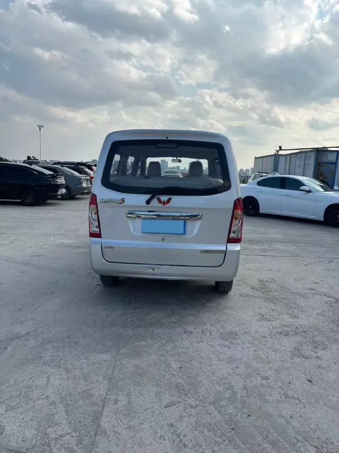 2017 WuLing RongGuang 1.5L 107HP L4 5MT,autocango,china used car exporter,china ev exporter,chinese used car exporter,chinese used ev exporter