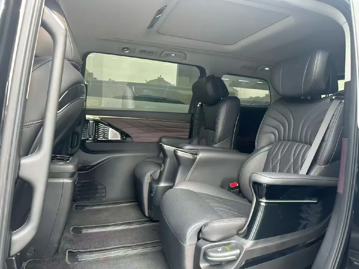 2024 GAC Trumpchi M8 2.0T 252HP L4 8AT,autocango,china used car exporter,china ev exporter,chinese used car exporter,chinese used ev exporter