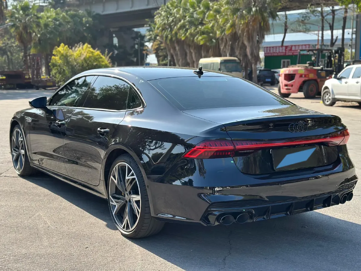 2024 Audi A7L 2.0T 245HP L4 7DCT,autocango,china used car exporter,china ev exporter,chinese used car exporter,chinese used ev exporter