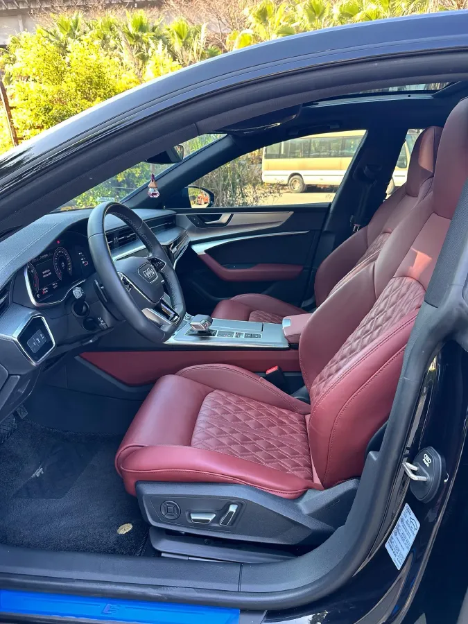 2024 Audi A7L 2.0T 245HP L4 7DCT,autocango,china used car exporter,china ev exporter,chinese used car exporter,chinese used ev exporter