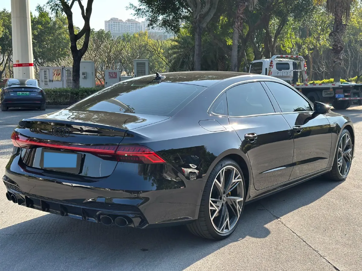 2024 Audi A7L 2.0T 245HP L4 7DCT,autocango,china used car exporter,china ev exporter,chinese used car exporter,chinese used ev exporter