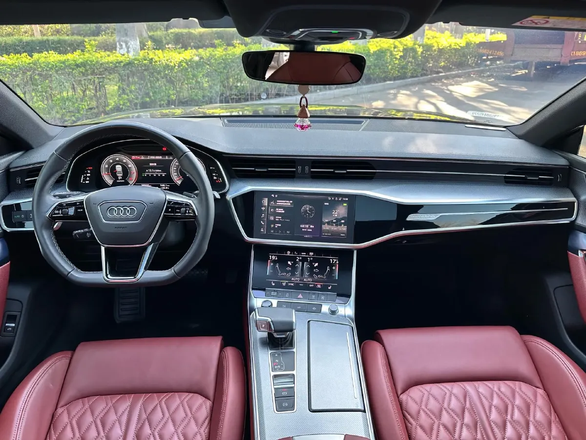 2024 Audi A7L 2.0T 245HP L4 7DCT,autocango,china used car exporter,china ev exporter,chinese used car exporter,chinese used ev exporter