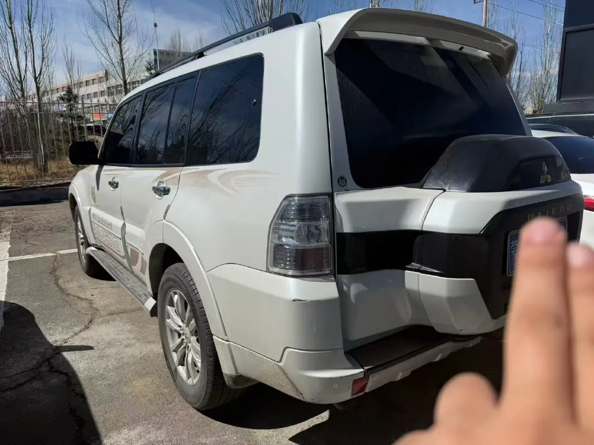 2020 Mitsubishi Pajero 3.0L 174HP V6 5AT,autocango,china used car exporter,china ev exporter,chinese used car exporter,chinese used ev exporter