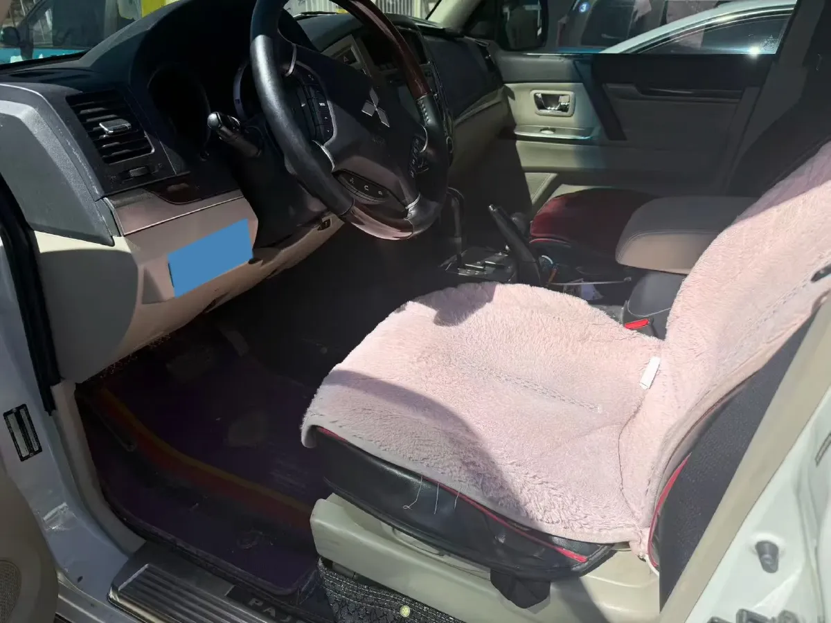 2020 Mitsubishi Pajero 3.0L 174HP V6 5AT,autocango,china used car exporter,china ev exporter,chinese used car exporter,chinese used ev exporter