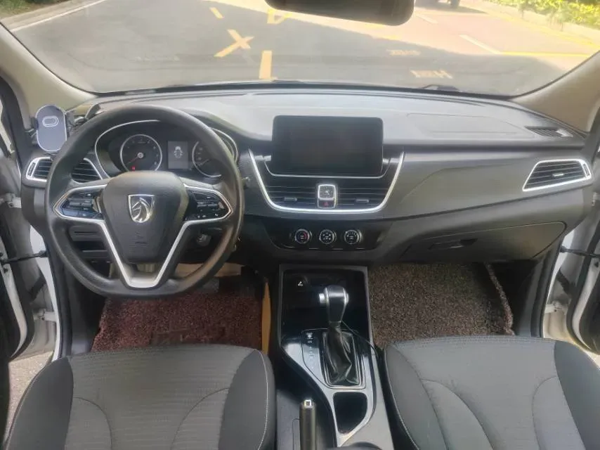 2019 BaoJun 730 1.5T 151HP L4 CVT,autocango,china used car exporter,china ev exporter,chinese used car exporter,chinese used ev exporter