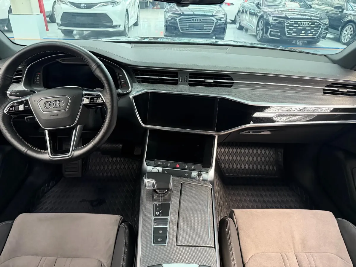 2020 Audi A6L 2.0T 190HP L4 7DCT,autocango,china used car exporter,china ev exporter,chinese used car exporter,chinese used ev exporter