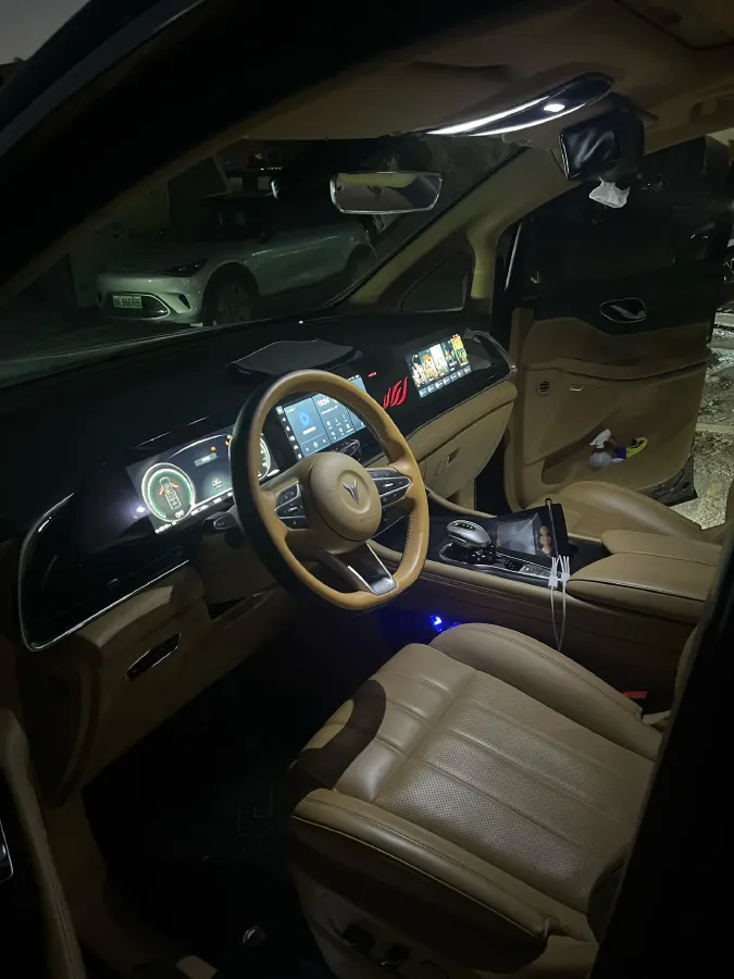 2022 Voyah Dream 1.5T 136HP L4 PHEV 25.57KWH,autocango,china used car exporter,china ev exporter,chinese used car exporter,chinese used ev exporter