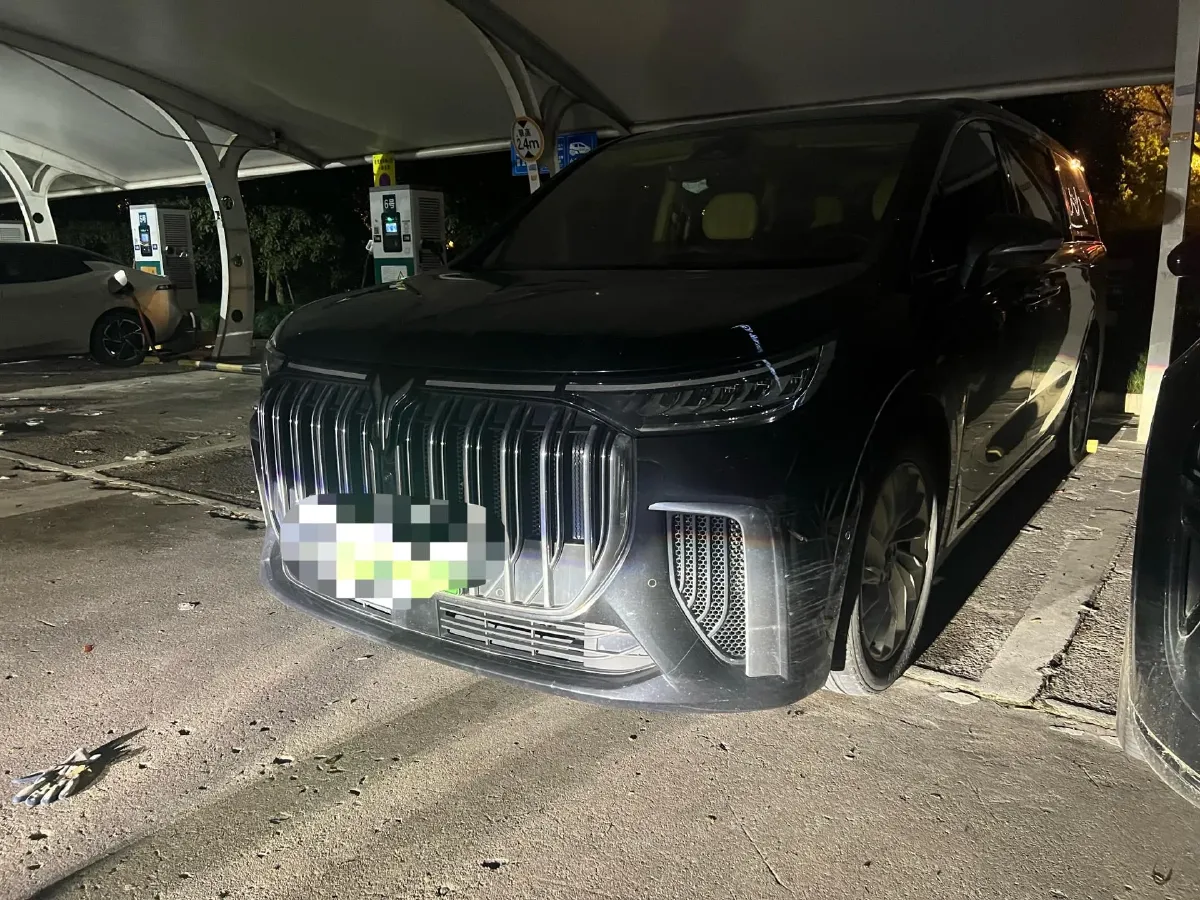 2022 Voyah Dream 1.5T 136HP L4 PHEV 25.57KWH,autocango,china used car exporter,china ev exporter,chinese used car exporter,chinese used ev exporter