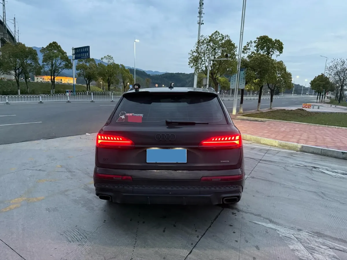 2025 Audi Q7 2.0T 265HP L4 8AT,autocango,china used car exporter,china ev exporter,chinese used car exporter,chinese used ev exporter