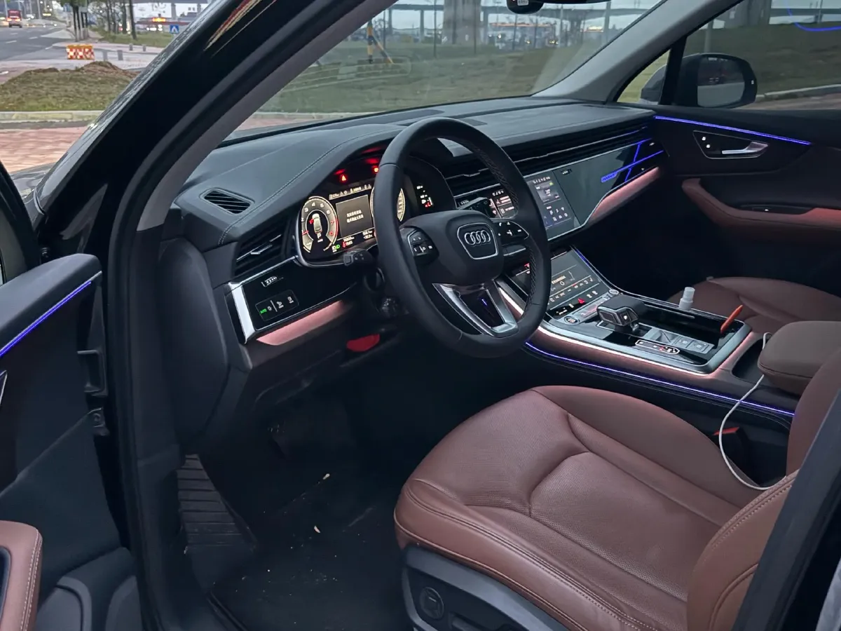 2025 Audi Q7 2.0T 265HP L4 8AT,autocango,china used car exporter,china ev exporter,chinese used car exporter,chinese used ev exporter