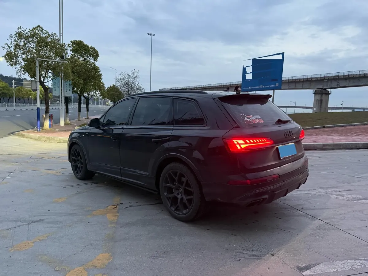 2025 Audi Q7 2.0T 265HP L4 8AT,autocango,china used car exporter,china ev exporter,chinese used car exporter,chinese used ev exporter