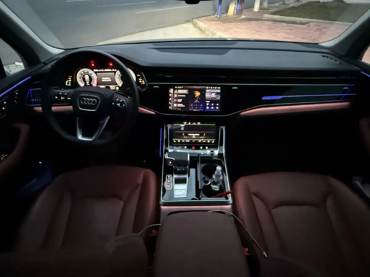 2025 Audi Q7 2.0T 265HP L4 8AT,autocango,china used car exporter,china ev exporter,chinese used car exporter,chinese used ev exporter