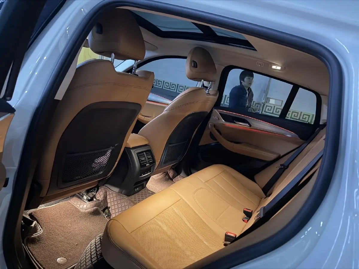 2022 BMW X4 2.0T 245HP L4 8AT,autocango,china used car exporter,china ev exporter,chinese used car exporter,chinese used ev exporter