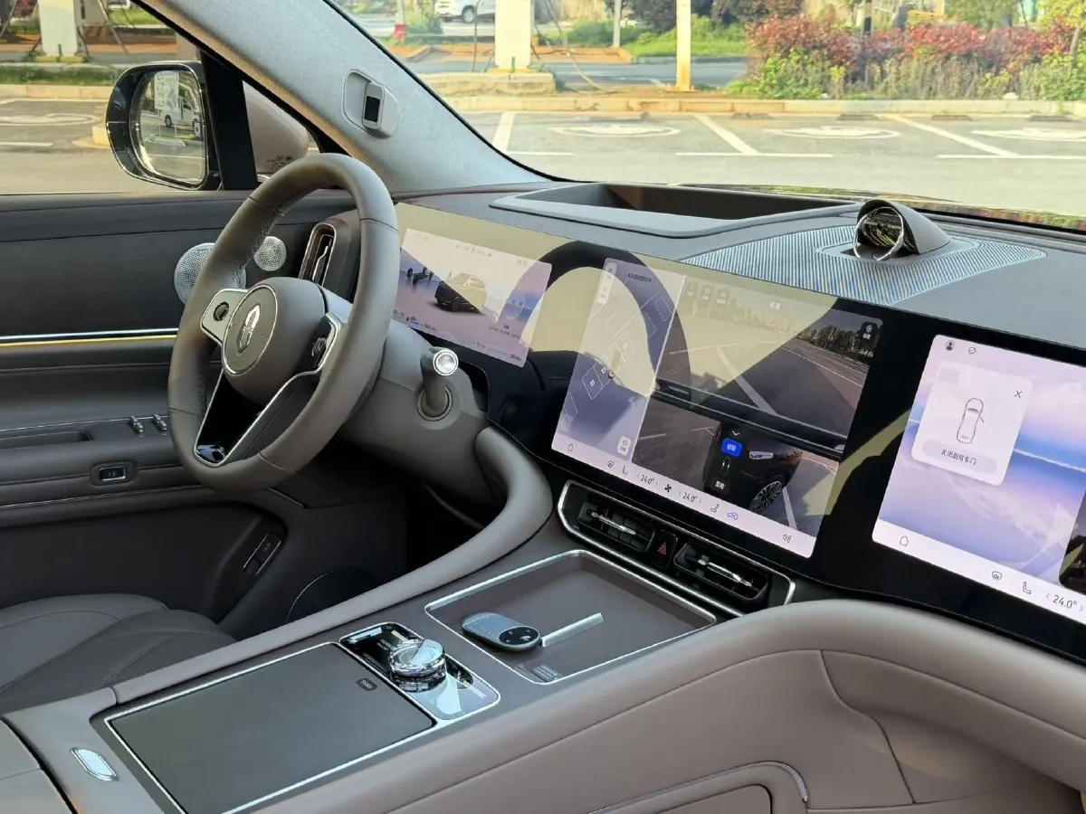 2025 AITO AITO M9 REEV 160HP REEV 52KWH,autocango,china used car exporter,china ev exporter,chinese used car exporter,chinese used ev exporter