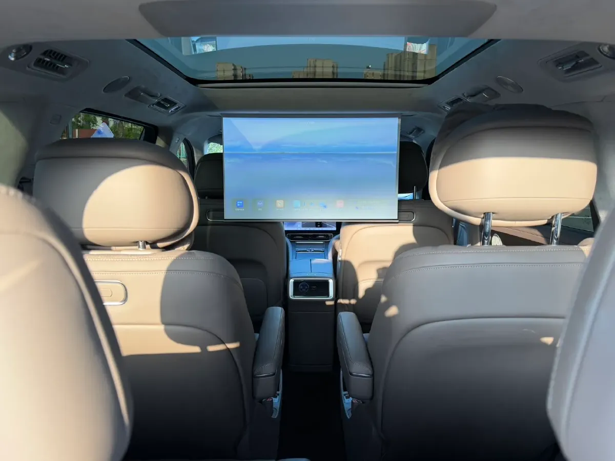 2025 AITO AITO M9 REEV 160HP REEV 52KWH,autocango,china used car exporter,china ev exporter,chinese used car exporter,chinese used ev exporter