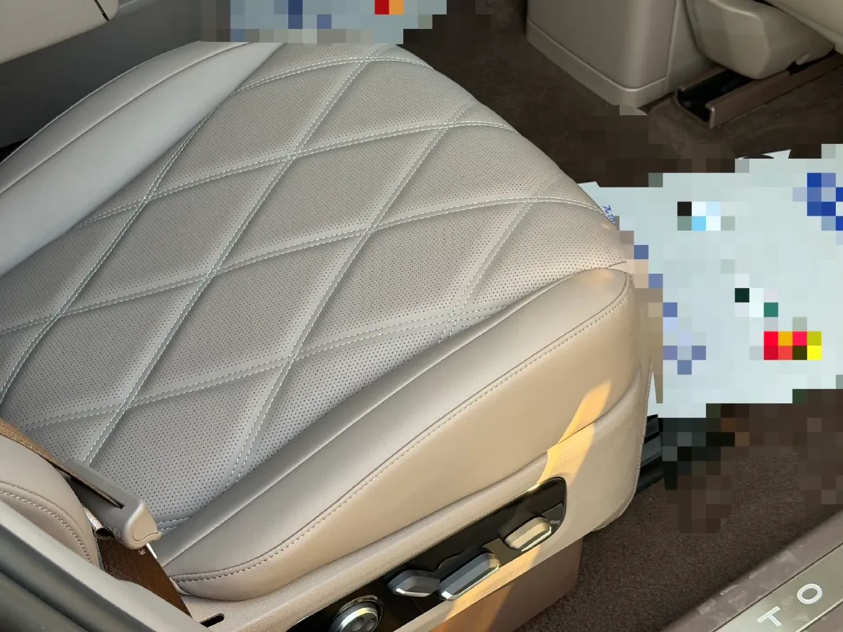 2025 AITO AITO M9 REEV 160HP REEV 52KWH,autocango,china used car exporter,china ev exporter,chinese used car exporter,chinese used ev exporter