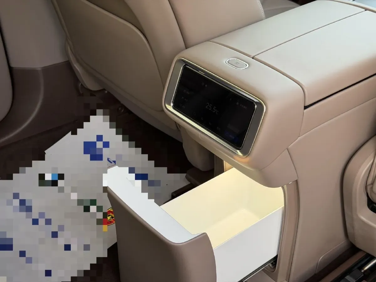 2025 AITO AITO M9 REEV 160HP REEV 52KWH,autocango,china used car exporter,china ev exporter,chinese used car exporter,chinese used ev exporter