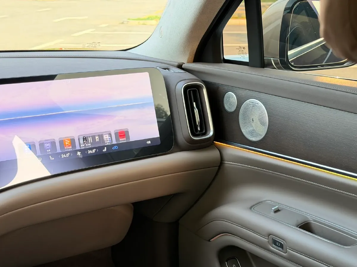 2025 AITO AITO M9 REEV 160HP REEV 52KWH,autocango,china used car exporter,china ev exporter,chinese used car exporter,chinese used ev exporter