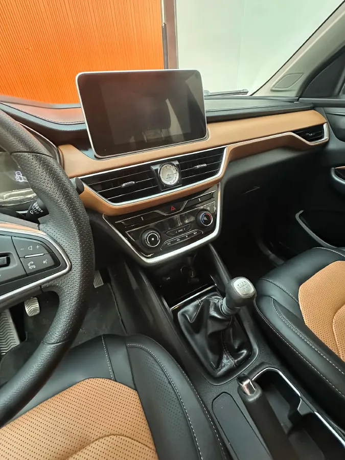 2019 WuLing HongGuang S3 1.5L 99HP L4 6MT,autocango,china used car exporter,china ev exporter,chinese used car exporter,chinese used ev exporter