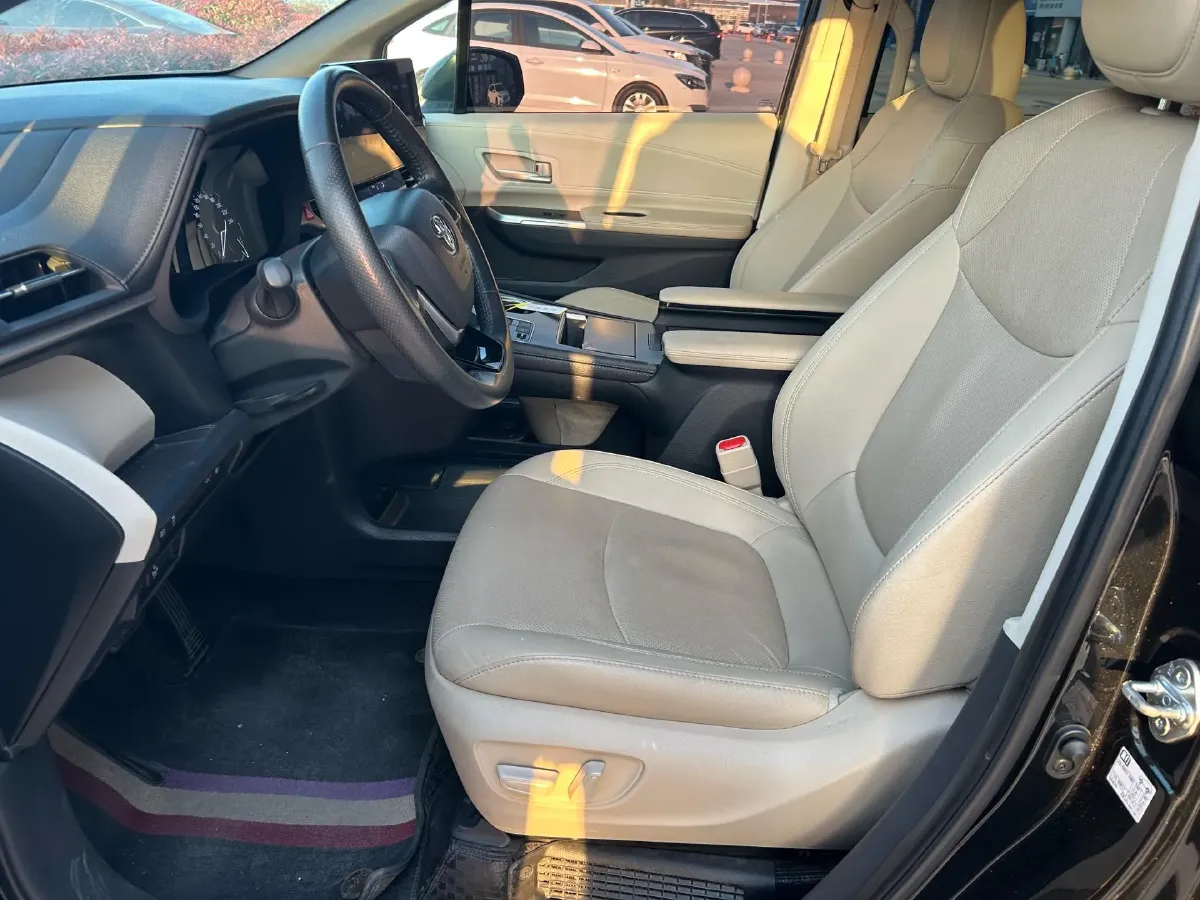 2021 Toyota Sienna 2.5L 192HP L4 E-CVT Hybrid,autocango,china used car exporter,china ev exporter,chinese used car exporter,chinese used ev exporter