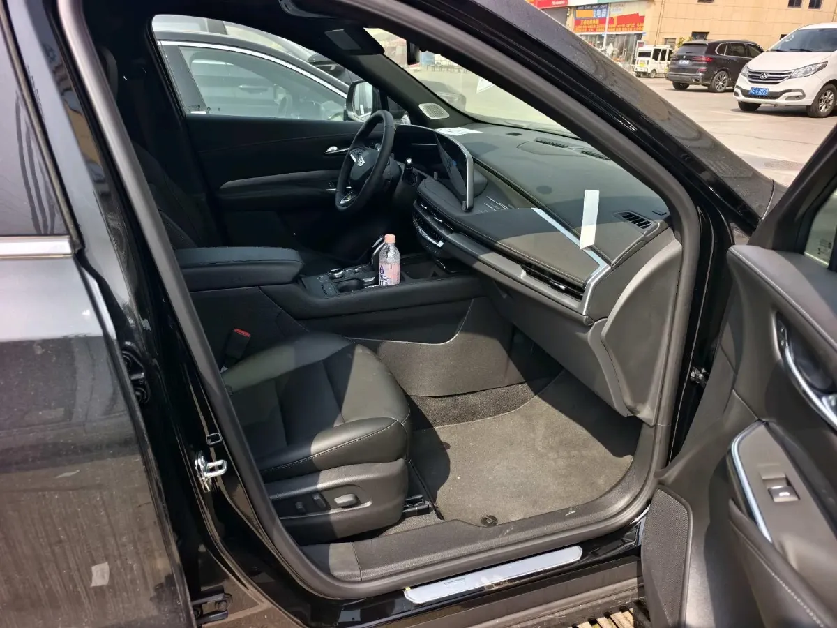 2024 Cadillac XT4 2.0T 237HP L4 9AT,autocango,china used car exporter,china ev exporter,chinese used car exporter,chinese used ev exporter